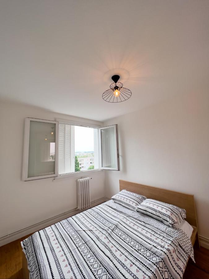 Appartement Spacieux Avec Balcon Saint-Fons Esterno foto