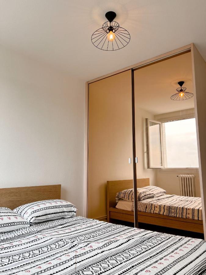 Appartement Spacieux Avec Balcon Saint-Fons Esterno foto