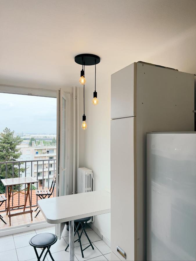 Appartement Spacieux Avec Balcon Saint-Fons Esterno foto