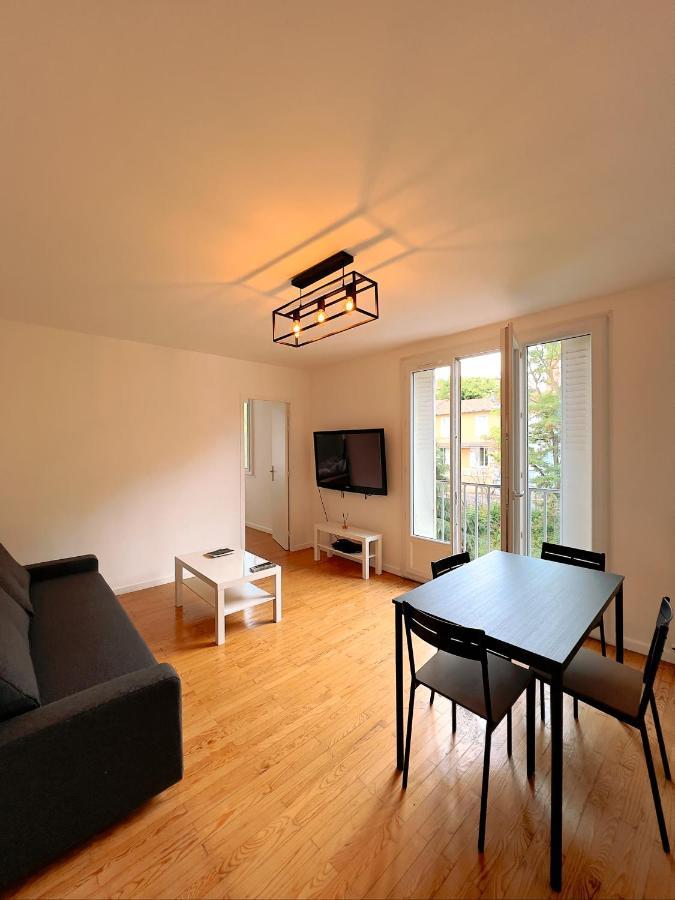 Appartement Spacieux Avec Balcon Saint-Fons Esterno foto